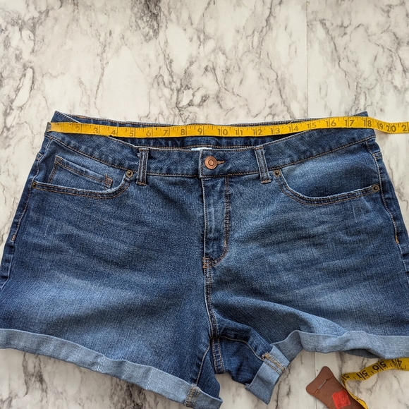 Women's Jean Shorts Time & Tru Plus Size 16 - Picture 4 of 7
